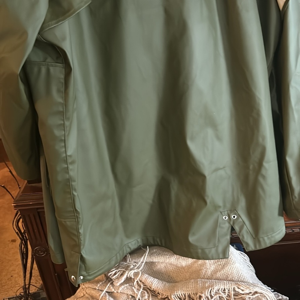 NEW ROMAN’S rain/ all weather jacket / olive green/ zippered/ hood/euc/ vacay ✅ - Picture 6 of 6